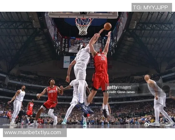 浓眉高效表现引领球队胜利14投11中斩获25分10篮板3助攻3抢断2盖帽